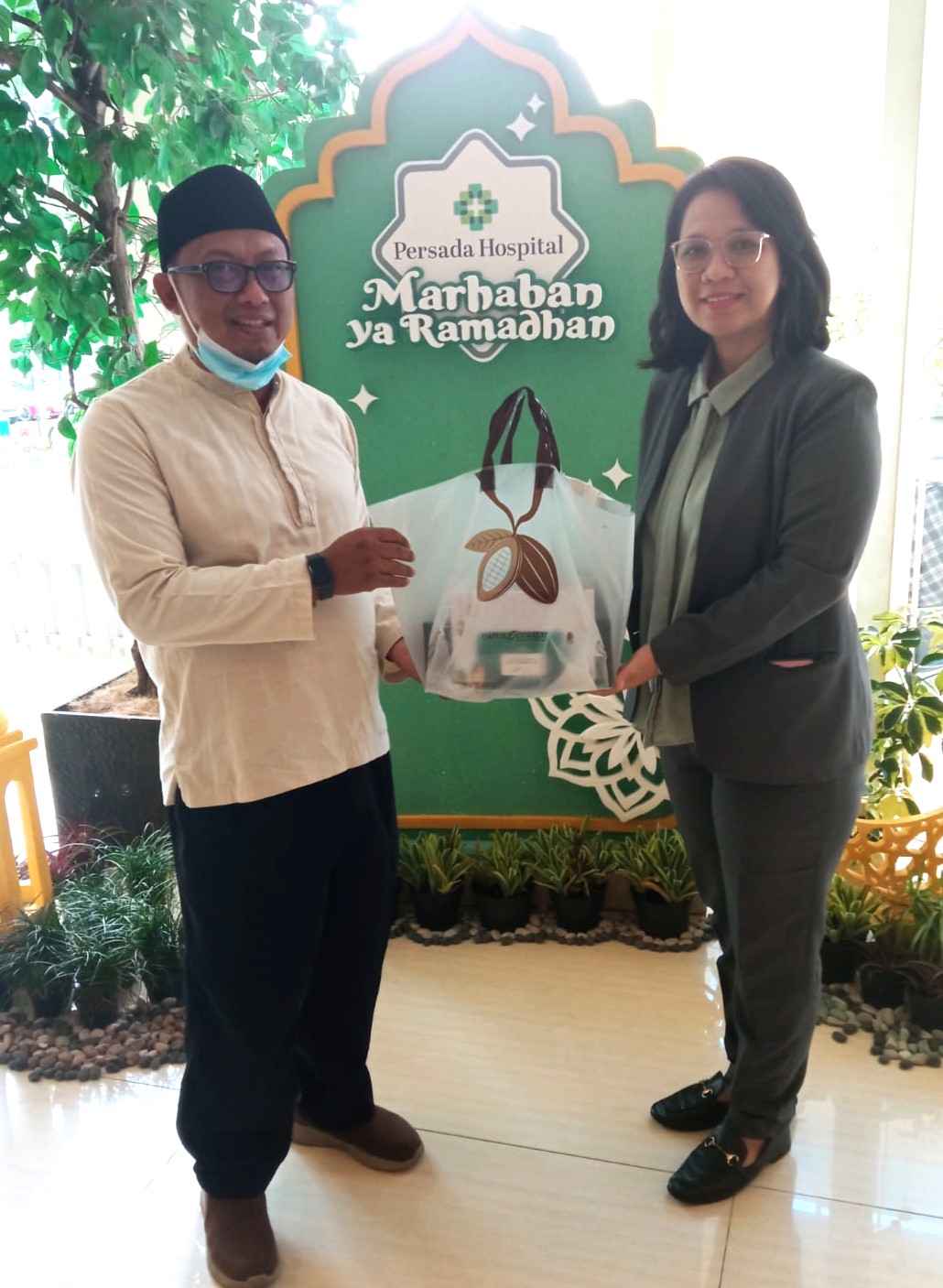 Persada Hospital Bagikan Bingkisan Lebaran untuk Dokter dan Mitra
